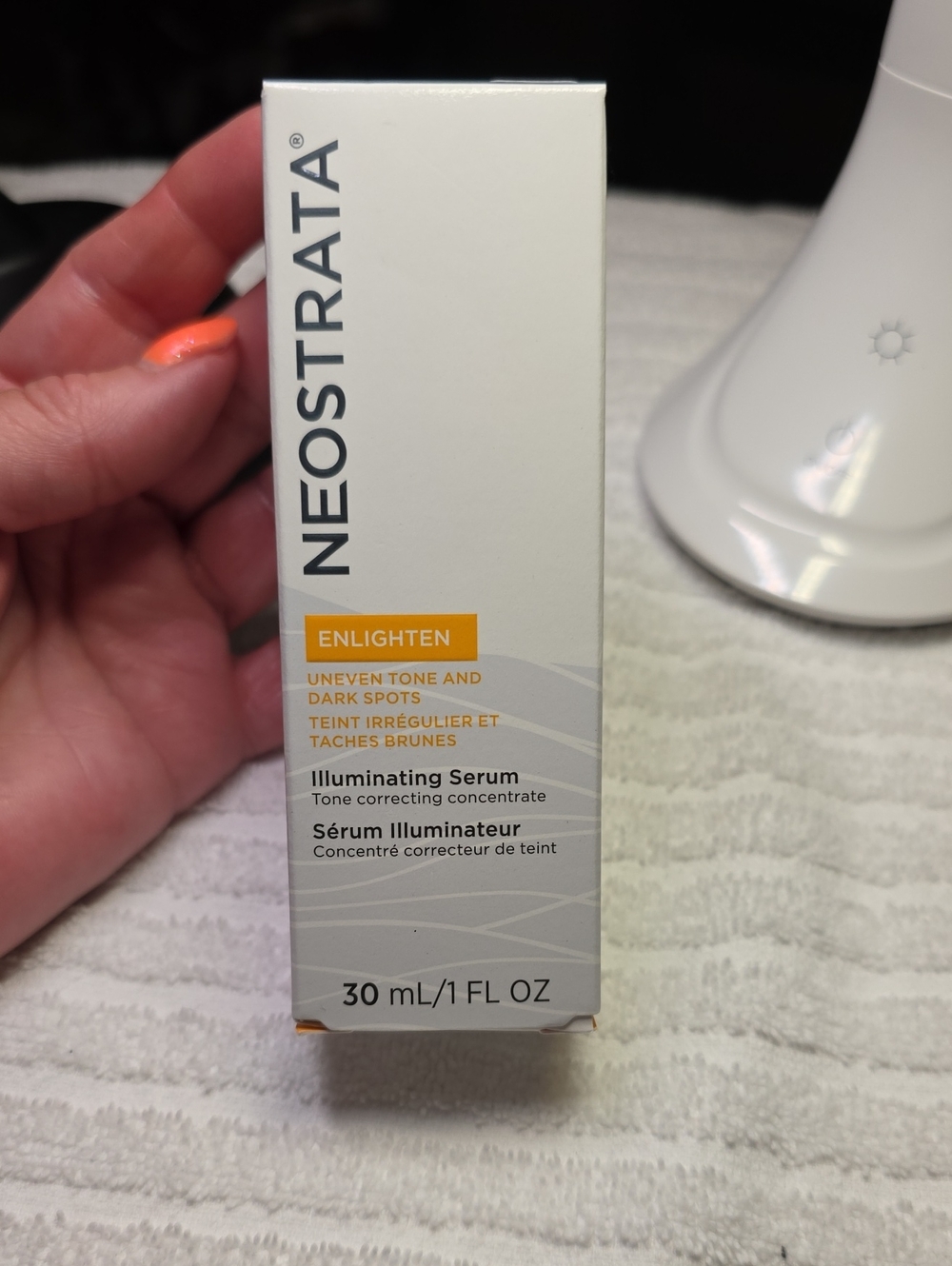 NEOSTRATA Enlighten Illuminating Serum — White & Orange